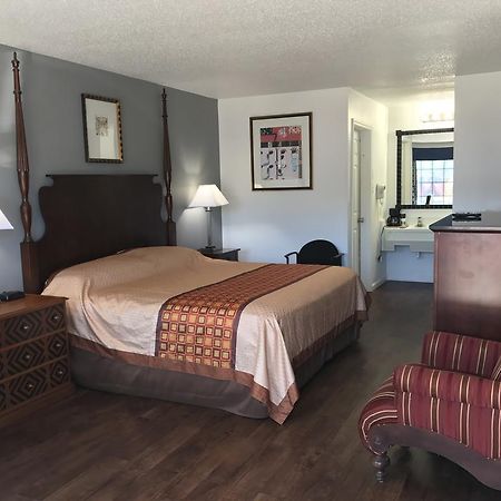 Americas Best Value Inn & Suites Расселлвилл Экстерьер фото