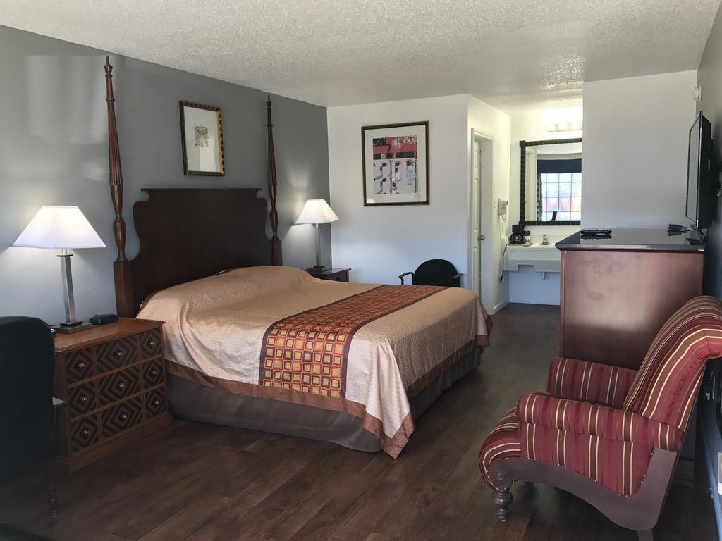Americas Best Value Inn & Suites Расселлвилл Экстерьер фото