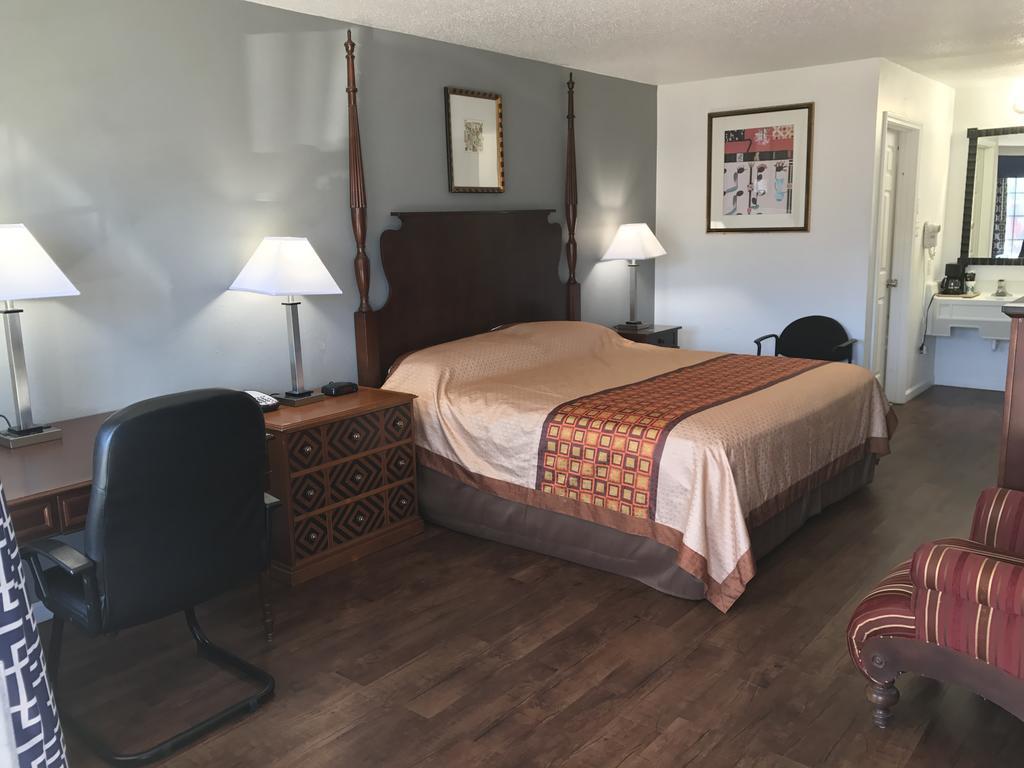 Americas Best Value Inn & Suites Расселлвилл Экстерьер фото
