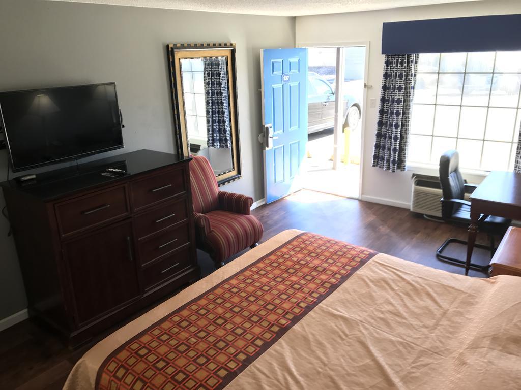 Americas Best Value Inn & Suites Расселлвилл Экстерьер фото