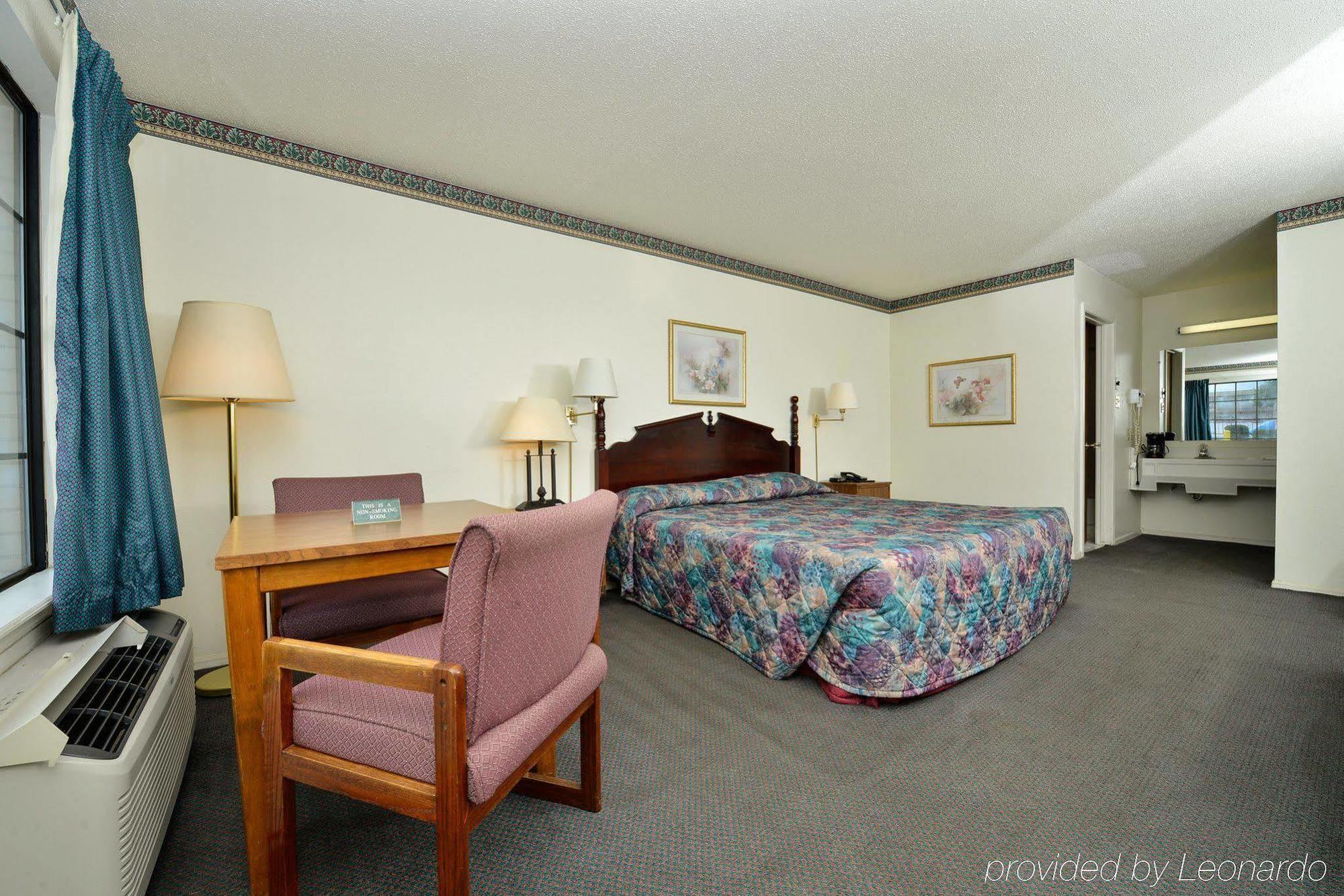 Americas Best Value Inn & Suites Расселлвилл Экстерьер фото