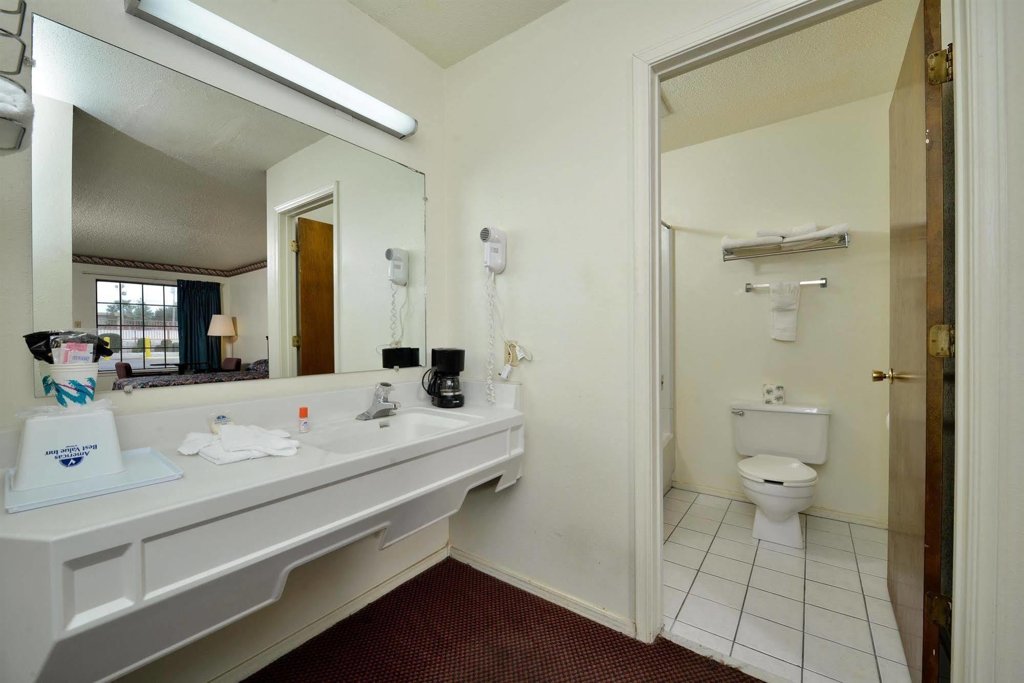 Americas Best Value Inn & Suites Расселлвилл Экстерьер фото